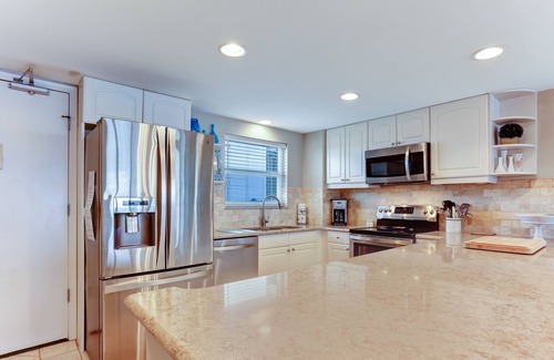 Fernandina Beach Condo | 7th Floor, Corner property on the top floor with easy beach access. Exclusive fishing pier.