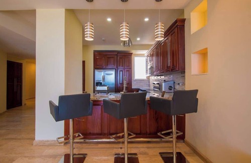 Barrio Los Faroles Apartment | 7th Floor Direct Ocean View Penthouse -Parties OK.