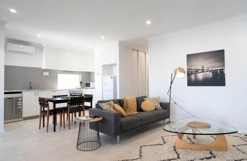 Cloverdale Apartment | 7th Heaven In Cloverdale 2br2ba Parking