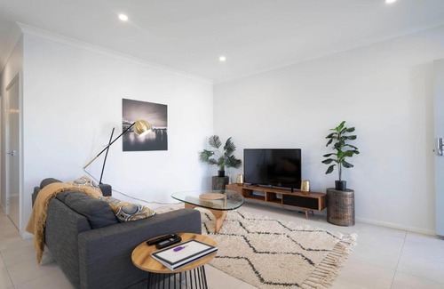 Cloverdale Apartment | 7th Heaven In Cloverdale 2br2ba Parking