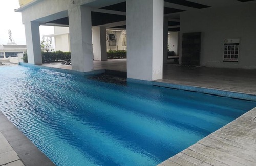 Puchong Apartment | 8-10 Pax 2 Parking 5Min LRT Puchong Setiawalk near IOI Mall