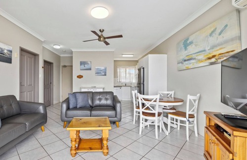 Mid North Coast Waterfront Apartment | 8 27 Ocean Parade Retro Coastal Apartment Opposite Park Beach