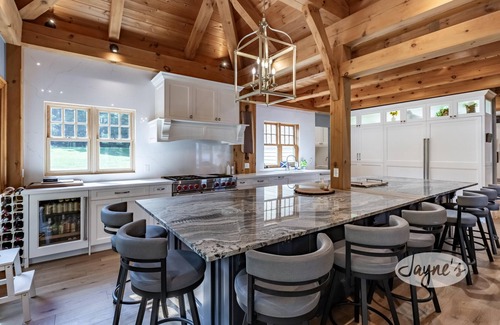 Port Carling Cottage | 8 bed 7 bath renovated cottage on South Lake Joseph! Shallow, sandy walk in!