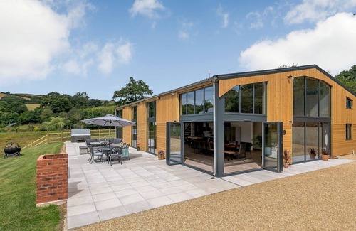 Tiverton Cottage | 8 bedroom accommodation in Cadeleigh, near Tiverton