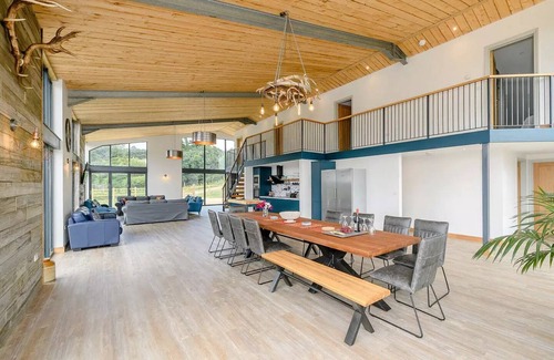 Tiverton Cottage | 8 bedroom accommodation in Cadeleigh, near Tiverton