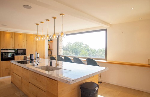 Gordes Villa | 8-bedroom luxury villa with pool