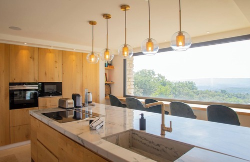 Gordes Villa | 8-bedroom luxury villa with pool