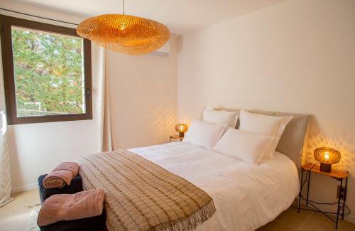 Gordes Villa | 8-bedroom luxury villa with pool