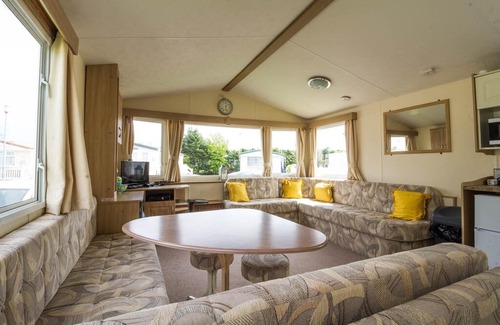 Walton on the Naze House | 8 berth caravan for hire at Naze Marine holiday park ref 17015D