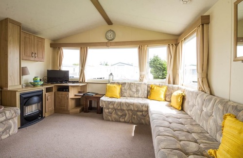 Walton on the Naze House | 8 berth caravan for hire at Naze Marine holiday park ref 17015D