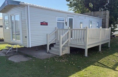 Clacton-on-Sea House | 8 berth caravan for hire near Clacton-on-Sea in Essex ref 26281E