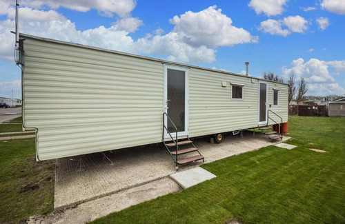 Clacton-on-Sea House | 8 berth caravan at Martello Beach Holiday Park in Essex ref 29001G