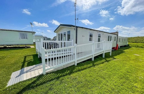 Walton on the Naze House | 8 berth caravan with decking to hire at Naze Marine in Essex ref 17280C
