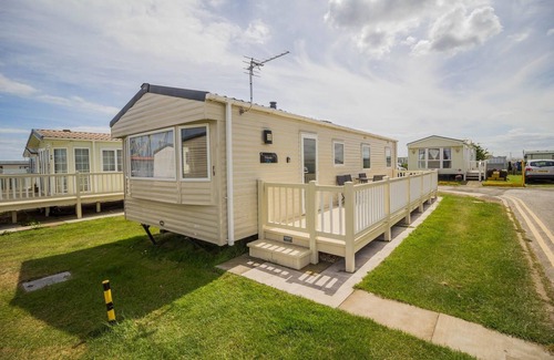 Ingoldmells House | 8 berth caravan with decking at Fantasy Island in Skegness ref 58009F