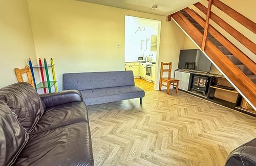 Great Yarmouth Ski Chalet | 8 berth chalet to hire at Bermuda Holiday Park nearby Hemsby beach ref 18192B