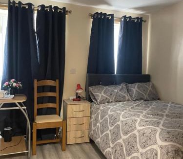 West Bromwich Apartment | 8 braybrook crescent