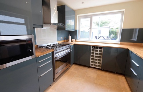 Tenby House | 8 Culver Park - Close to Beach and Town Centre
