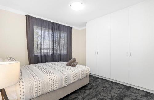 Daglish Apartment | 8 Cute Cunningham Close To Subiaco - Sleeps 4