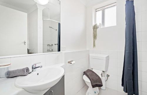 Daglish Apartment | 8 Cute Cunningham Close To Subiaco - Sleeps 4