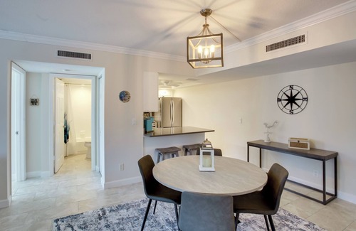 McGregor Condo | 8 Mi to Beach: Modern Condo in Fort Myers!