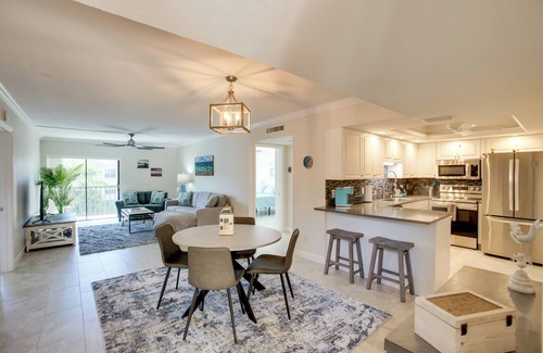 McGregor Condo | 8 Mi to Beach: Modern Condo in Fort Myers!
