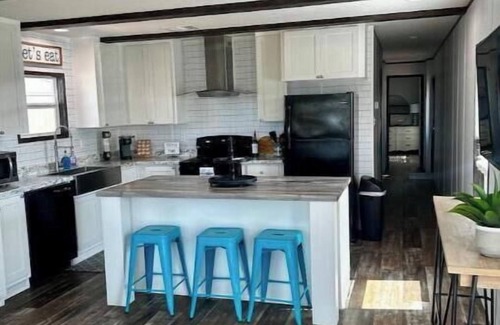 Graford House | 8 min to Rocker B - Cozy Lakefront Escape at PK Lake