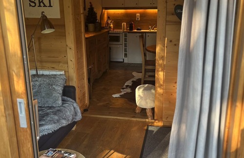 Saint-Bon-Tarentaise Apartment | 8 minutes from the slopes by car, apartment in private chalet with parking