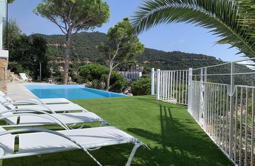 Canyet de Mar Villa | 8 minutes walk from Canyet beach VILLA ROSAMAR LUXURY * 320 m2, SEA VIEW