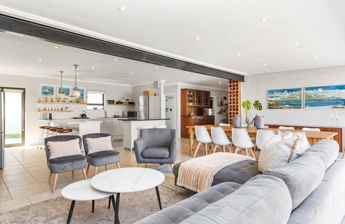 Betty's Bay House | 8 on Nivenia - Five Bedroom House, Sleeps 10