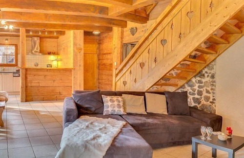 La Chapelle-d'Abondance Apartment | 8-person flat in adjoining chalet, village centre, close to slopes
