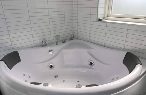 Haslevgarde House | 8 person holiday home in Hadsund