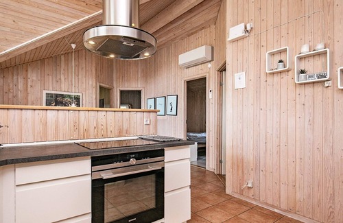 Østerskov House | 8 person holiday home in Humble