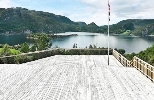 Snillfjord House | 8 person holiday home in Sundlandet