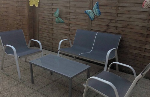 Dieppe House | 8-person house with enclosed garden, 10/15-minute walk from town center