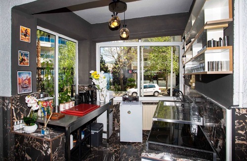 Balcova Apartment | 8 Rooms House