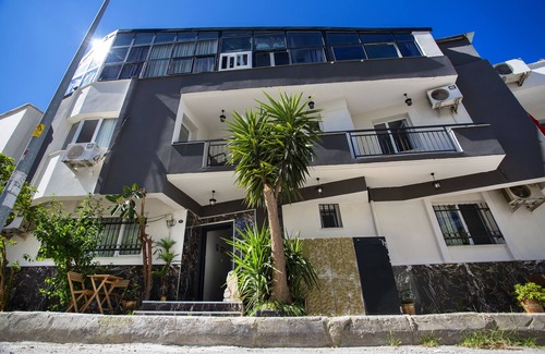 Balcova Apartment | 8 Rooms House