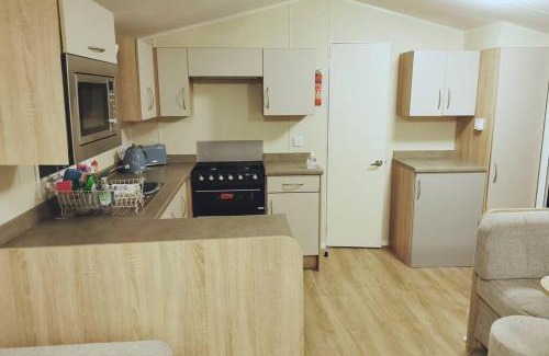 Newquay Apartment | 8 Sleep Chalet at Newquay Away Resorts NB168