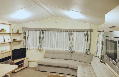 Newquay Apartment | 8 Sleep Chalet at Newquay Away Resorts NB168