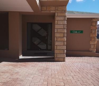 Clarens Apartment | 8 Sleeper Villa and 4 Sleeper Flatlet