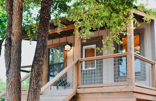 Seguin Cabin | 8 Son's Geronimo - Birdhouse Cabin