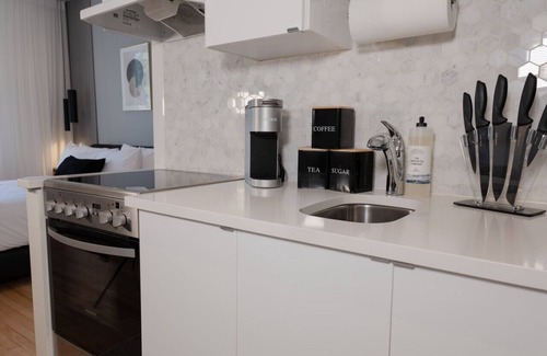 Plateau Mont Royal Apartment | #8 - Studio/Plateau/St-Denis/SelfCheck-In/AC/TV