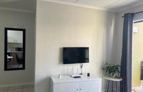 Boksburg Apartment | 80 m² Apartment ∙ 1 bedroom ∙ 2 guests