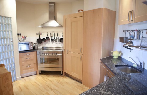 Ipswich Apartment | 80 m² Apartment ∙ 2 bedrooms ∙ 4 guests