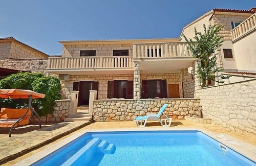 Supetar Apartment | 80 m² Apartment ∙ 3 bedrooms ∙ 7 guests