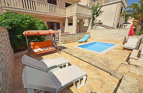 Supetar Apartment | 80 m² Apartment ∙ 3 bedrooms ∙ 7 guests