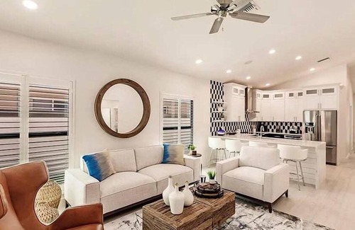Naples Park House | 819 Tropical Bliss · Heated Pool/Spa · Walk2Beach