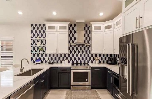 Naples Park House | 819 Tropical Bliss · Heated Pool/Spa · Walk2Beach