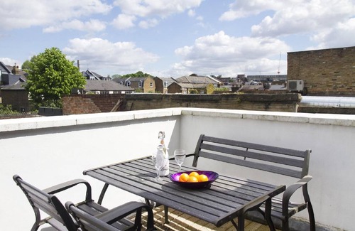 Ravenscourt Park Apartment | 82 m² Apartment ∙ 3 bedrooms ∙ 10 guests