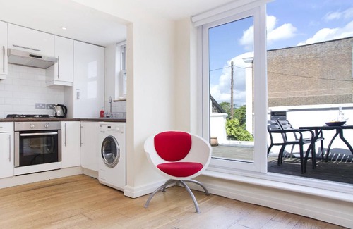 Ravenscourt Park Apartment | 82 m² Apartment ∙ 3 bedrooms ∙ 10 guests