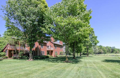 Thompsonville Condo | 82 m² Condo ∙ 2 bedrooms ∙ 4 guests
